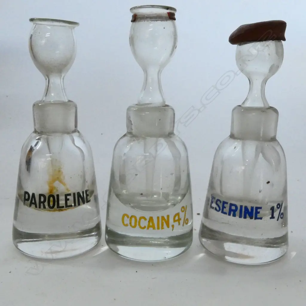 KODAK STUDIO SCALES AND SELECTION OF CHEMIST'S BOTTLES INCL PIPETTE BOTTLES Image 1++